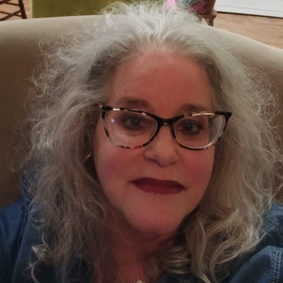 Meet your Posher, Ellen - Picture 2 of 2